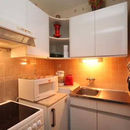 T2 Avec Balcon Expose Ouest, Parking Prive, Au Mont-dore, Proche Centre Et Thermes - Fr-1-608-190 Appartement *