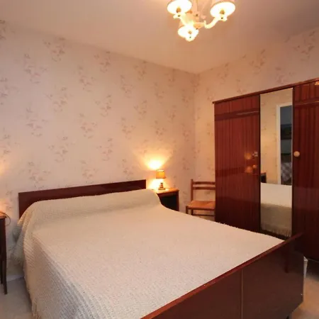 T2 Avec Balcon Expose Ouest, Parking Prive, Au Mont-dore, Proche Centre Et Thermes - Fr-1-608-190 Appartement *