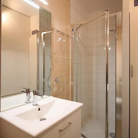 Appartamento T2 Avec Balcon Exposé Ouest, Parking Privé, Au Mont-dore, Proche Centre Et Thermes - Fr-1-608-190 *