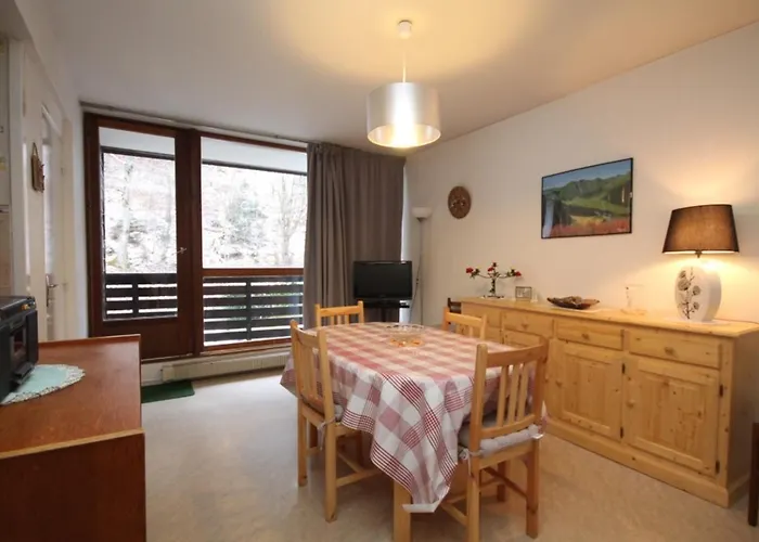 Appartement T2 Avec Balcon Expose Ouest, Parking Prive, Au Mont-dore, Proche Centre Et Thermes - Fr-1-608-190